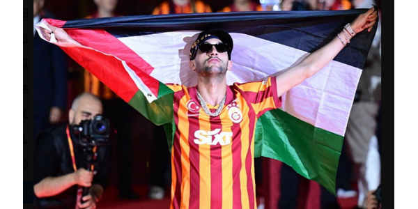 Hakim Ziyech, ein herausragender Spieler im Nahen Osten, jubelt dem Staat Palästina zu